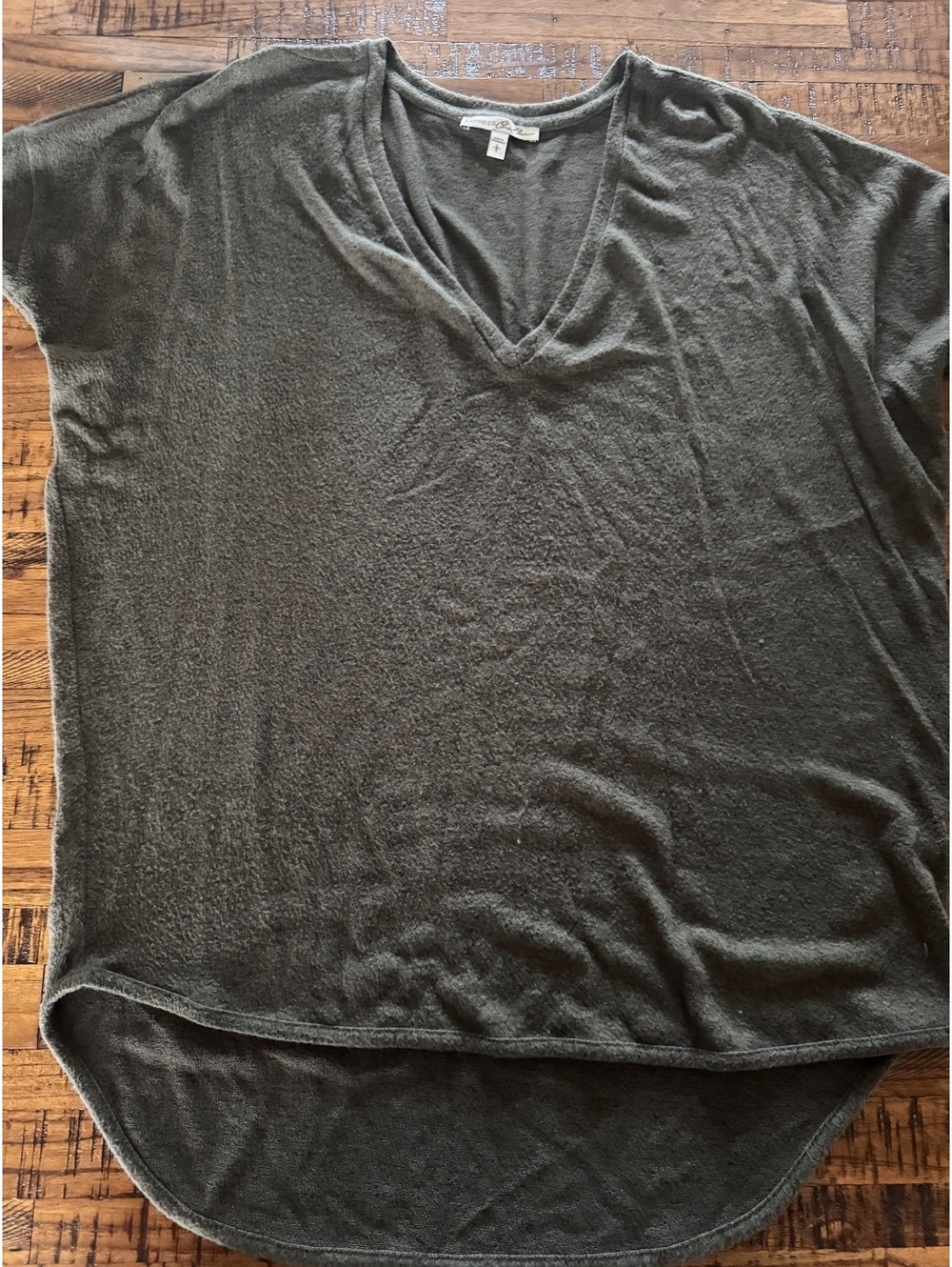 Women’s Express One Eleven Gray V-Neck Short Sleeve Top Size L